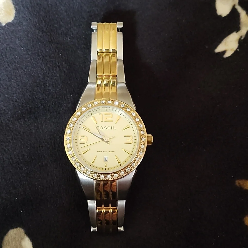 Hp🎯🥳🎉🕺💃Fossil blue rose gold and silver women's watch